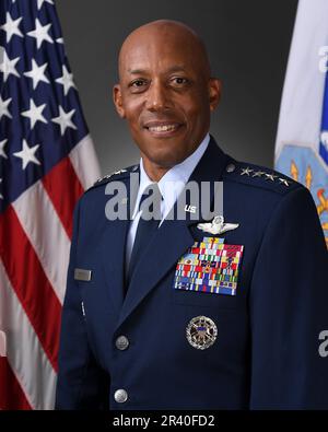 États-Unis. 25th mai 2023. Le Président Biden va choisir le Gen CHARLES 'CQ' Brown JR pour être le prochain président des chefs d'état-major interarmées, le plus haut officier militaire des États-Unis. Le Gén Brown, actuellement chef d'état-major de la Force aérienne, remplacerait le Gén Mark Milley dont le mandat expire en septembre. Le président est le principal conseiller militaire du président. S’il est confirmé, le gén Brown serait le seul autre président noir des chefs conjoints de l’histoire américaine, outre le général Colin Powell, qui a servi de 1989 à 93. Crédit : États-Unis Air Force/ZUMA Press Wire Service/ZUMAPRESS.com/Alamy Live News Banque D'Images