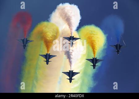 J-10A des avions de chasse de l'équipe aérienne chinoise 1 août se présentant à Kubinka, en Russie. Banque D'Images