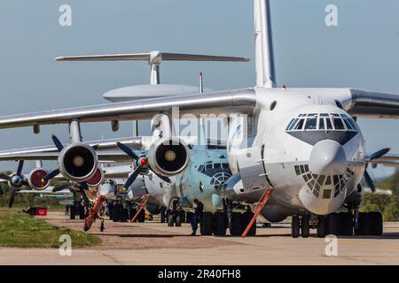 Un pétrolier militaire il-78M de l'armée de l'air russe au stand de stationnement, Zhukovsky, Russie. Banque D'Images