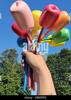 Le bouquet de tulipes de Jeff Koons, dans les jardins des champs-Élysées à Paris France. Banque D'Images