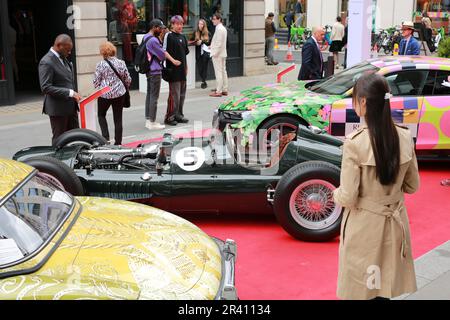 Londres, Royaume-Uni. 25 mai 2023. Concours on Savile Row est un événement unique qui attire les visiteurs dans la célèbre rue sur mesure, où 40 voitures étaient exposées par des fabricants et des collectionneurs privés. Des maisons sur mesure le long de Savile Row organisent une série de conférences, de dégustations et d'activations au cours des deux jours avec leurs fabricants partenaires. Credit: Waldemar Sikora/Alay Live News Banque D'Images