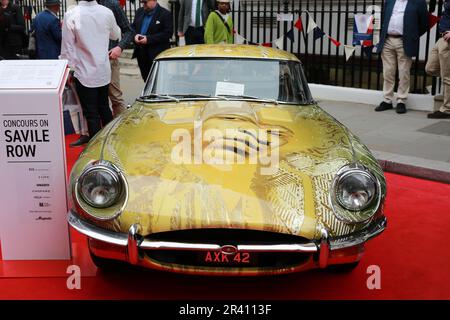 Londres, Royaume-Uni. 25 mai 2023. Electric Lady – la première Jaguar E-type entièrement électrique en tant que voiture d'art dédiée à Jimi Hendrix. Concours on Savile Row est un événement unique qui attire les visiteurs dans la célèbre rue sur mesure, où 40 voitures étaient exposées par des fabricants et des collectionneurs privés. Des maisons sur mesure le long de Savile Row organisent une série de conférences, de dégustations et d'activations au cours des deux jours avec leurs fabricants partenaires. Credit: Waldemar Sikora/Alay Live News Banque D'Images