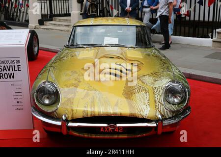 Londres, Royaume-Uni. 25 mai 2023. Electric Lady – la première Jaguar E-type entièrement électrique en tant que voiture d'art dédiée à Jimi Hendrix. Concours on Savile Row est un événement unique qui attire les visiteurs dans la célèbre rue sur mesure, où 40 voitures étaient exposées par des fabricants et des collectionneurs privés. Des maisons sur mesure le long de Savile Row organisent une série de conférences, de dégustations et d'activations au cours des deux jours avec leurs fabricants partenaires. Credit: Waldemar Sikora/Alay Live News Banque D'Images