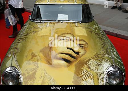 Londres, Royaume-Uni. 25 mai 2023. Electric Lady – la première Jaguar E-type entièrement électrique en tant que voiture d'art dédiée à Jimi Hendrix. Concours on Savile Row est un événement unique qui attire les visiteurs dans la célèbre rue sur mesure, où 40 voitures étaient exposées par des fabricants et des collectionneurs privés. Des maisons sur mesure le long de Savile Row organisent une série de conférences, de dégustations et d'activations au cours des deux jours avec leurs fabricants partenaires. Credit: Waldemar Sikora/Alay Live News Banque D'Images