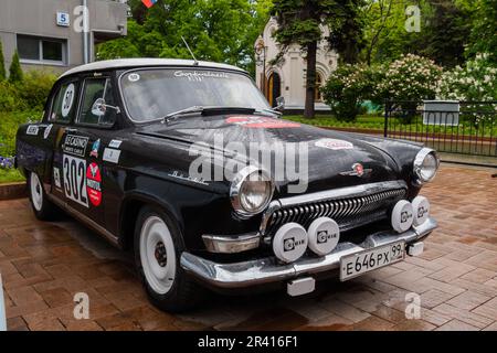 Black sport GAZ M21 Volga à l'exposition de voiture soviétique classique Banque D'Images