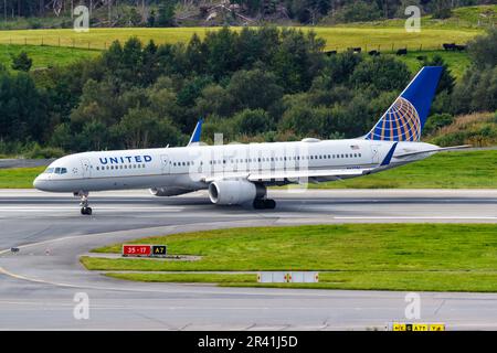 Avions Boeing 757-200 de United Airlines aéroport de Bergen en Norvège Banque D'Images