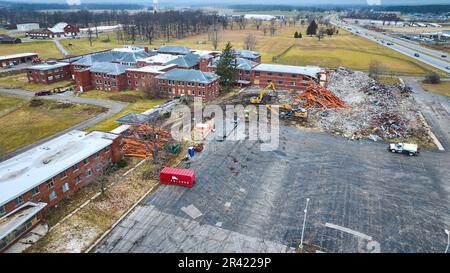 Byron Health Centre Scrap pile parking Lot View Banque D'Images