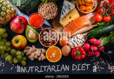 Les produits alimentaires représentant le régime alimentaire nutritaire qui peuvent améliorer l'état de santé général Banque D'Images