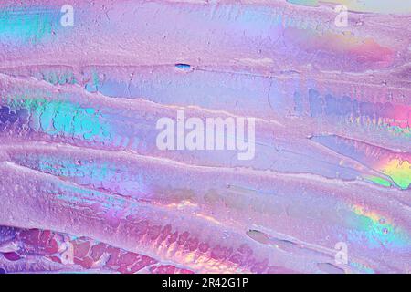 Texture gel beauté sur fond holographique avec traits de pinceau et reflets irisés Banque D'Images