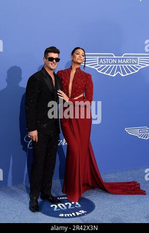 Cannes, France. 25 mai 2023. Robin Thicke et April Love Geary assistant au Gala 2023 de l'amfAR Cannes à l'Hôtel du Cap Eden Roc on 25 mai 2023 à Cap d'Antibes, France. Photo de Franck Castel/ABACAPRESS.COM Banque D'Images