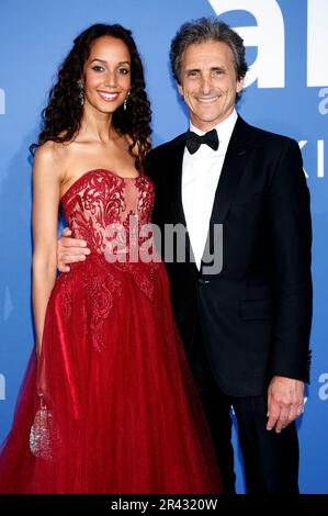 Cindy Cederlund und Lawrence Bender BEI der 29. AmfAR Gala Cannes im Rahmen vom Festival de Cannes 2023 / 76. Internationale Filmfestspiele von Cannes im Hôtel du Cap-Eden-Roc. Antibes, 25.05.2023 Banque D'Images