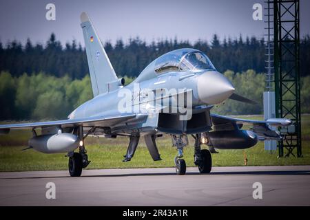 Laage, Allemagne. 11th mai 2023. Un avion de chasse Bundeswehr Eurofighter à la base aérienne de Laage. Credit: Jens Büttner/dpa/Alay Live News Banque D'Images