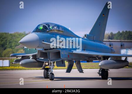 Laage, Allemagne. 11th mai 2023. Un avion de chasse Bundeswehr Eurofighter à la base aérienne de Laage. Credit: Jens Büttner/dpa/Alay Live News Banque D'Images