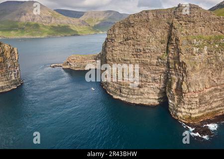 Îles Féroé littoral spectaculaire vu de l'hélicoptère. Vagar et salon Banque D'Images