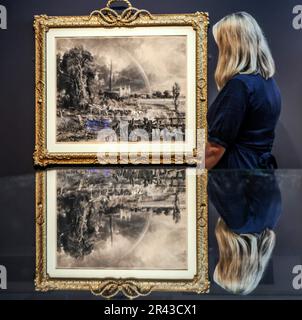 Winchester, Hampshire 26 mai 2023 David Lucas après John Constable, The Rainbow, Salisbury Cathedral, 1802-1881, Mezzotint et Drypoint, Preuve d'impression corrigée avec des blancs chinois vivent par des ombres, pour moi les ombres sont des réalités John Constable (1776-1837). L'agent: The Dark Side explore l'obsession permanente de l'agent avec le 'chiaroscuro' de la nature, le contraste entre la lumière et l'obscurité et la façon dont il l'a placé au cœur de son exploration du paysage.26 mai - 16 août. Crédit : Paul Quezada-Neiman/Alay Live News Banque D'Images