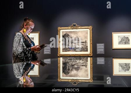 Winchester, Hampshire 26 mai 2023 David Lucas après John Constable, The Rainbow, Salisbury Cathedral, 1802-1881, Mezzotint et Drypoint, Preuve d'impression corrigée avec des blancs chinois vivent par des ombres, pour moi les ombres sont des réalités John Constable (1776-1837). L'agent: The Dark Side explore l'obsession permanente de l'agent avec le 'chiaroscuro' de la nature, le contraste entre la lumière et l'obscurité et la façon dont il l'a placé au cœur de son exploration du paysage.26 mai - 16 août. Crédit : Paul Quezada-Neiman/Alay Live News Banque D'Images