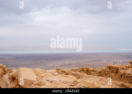 Vue sur le désert de Judée et la mer Morte. District sud, Israël. Banque D'Images