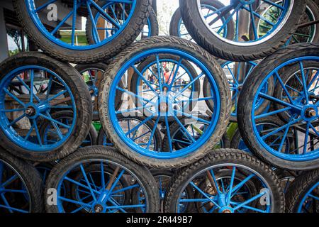 pile de roues en ferraille Banque D'Images