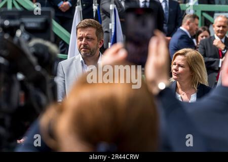 Petrovice, République tchèque. 26th mai 2023. La ministre de l'intérieur vit Rakusan (à gauche) assiste à une conférence de presse avec la ministre fédérale allemande de l'intérieur Nancy Faeser (à droite) à Petrovice, République tchèque, 26 mai 2023. Le principal sujet du débat est le régime à la frontière entre la République tchèque et l'Allemagne. Crédit : Ondrej Hajek/CTK photo/Alay Live News Banque D'Images