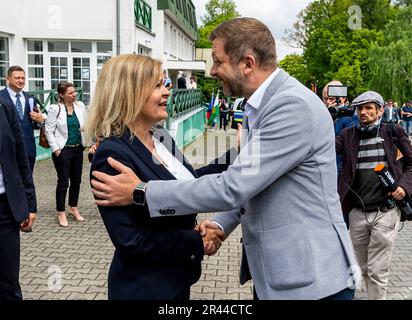 Petrovice, République tchèque. 26th mai 2023. La ministre de l'intérieur Vit Rakusan (à droite) assiste à une conférence de presse avec la ministre fédérale allemande de l'intérieur Nancy Faeser (à gauche) à Petrovice, République tchèque, 26 mai 2023. Le principal sujet du débat est le régime à la frontière entre la République tchèque et l'Allemagne. Crédit : Ondrej Hajek/CTK photo/Alay Live News Banque D'Images