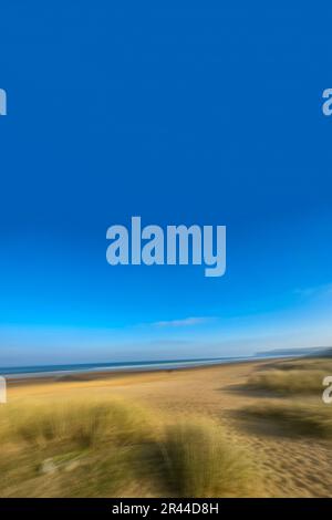 image de mouvement intentionnel de la caméra de l'herbe de maram dans les dunes sur une plage de sable à marske, dans le nord du yorkshire, au royaume-uni Banque D'Images