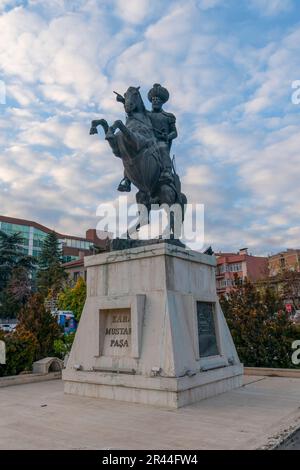 Merzifon, Amasya, Turquie - 27 novembre 2022 : statue de Kara Mustafa Pasa sur la place Banque D'Images