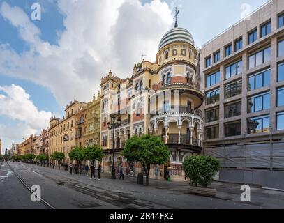 Edificio la Adriatica à la rue Avenida de la Constitucion - Séville, Andalousie, Espagne Banque D'Images