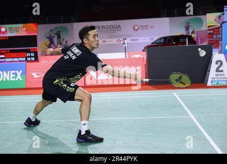 Kuala Lumpur, Malaisie. 25th mai 2023. Kenta Nishimoto du Japon joue contre Jonatan Christie de l'Indonésie pendant le deuxième tour des hommes du Perodua Malaysia Masters 2023 à Axiata Arena. Kenta Nishimoto du Japon a gagné avec des partitions; 22/21 : 20/11. (Photo de Wong Fok Loy/SOPA Images/Sipa USA) Credit: SIPA USA/Alay Live News Banque D'Images