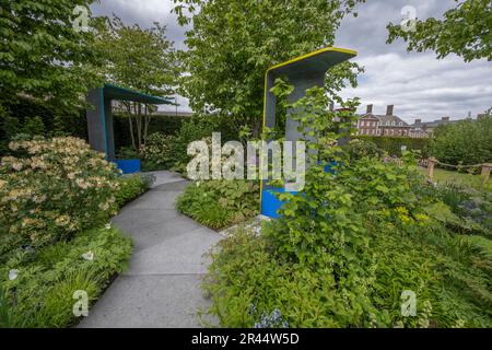 Royal Hospital Chelsea, Londres, Royaume-Uni. 21 mai 2023. L'espace rare de l'appel National du cerveau, Sanctuary Garden. Concepteur : Charlie Hawkes. Le jardin a été conçu en s'inspirant des personnes vivant avec des formes rares de démence, en particulier les formes visuelles et spatiales de la maladie. Utiliser leur vie pour informer un espace qui peut offrir autonomie, espoir et encourager l'activité parmi les personnes touchées. Crédit: Malcolm Park/Alay Banque D'Images