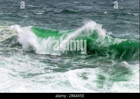 Wild Sea au large de la côte nord de l'Écosse près de Durness dans Sutherland Banque D'Images