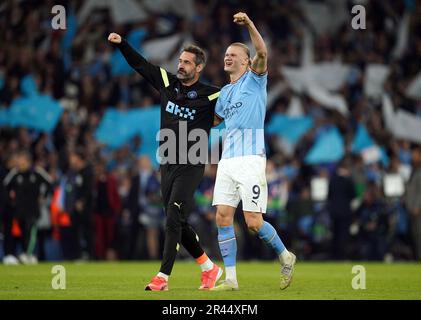 Photo du dossier datée du 17-05-2023, de Scott Carson (à gauche) et Erling Haaland. La ville a confirmé que le gardien de but de troisième choix Scott Carson, l'ancien international d'Angleterre de 37 ans, a signé un nouveau contrat de 12 mois. Date de publication : vendredi 26 mai 2023. Banque D'Images