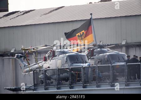 Gdynia, Pologne. 26 mai 2023. Deux hélicoptères Sea Lynx de la frégate allemande de classe Brandenburg FGS Mecklenburg Vorpommern F218, une partie du Groupe maritime permanent de l'OTAN One SNMG1, sont arrivés au port de Gdynia © Wojciech Strozyk / Alamy Live News Banque D'Images
