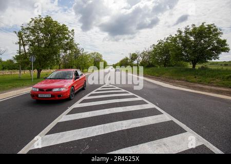 Bulboaca, Moldavie - 25 mai 2023 : la route Chisinau - Bender, près du village de Bulboaca Banque D'Images