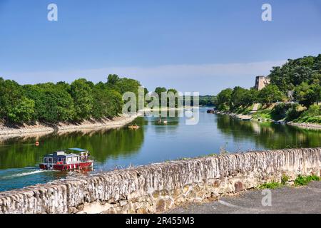 Mauges-sur-Loire, Montjean-sur-Loire (nord-ouest de la France) : rives de la Loire et excursion en bateau, canoë Banque D'Images