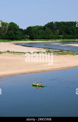 Mauges-sur-Loire, Montjean-sur-Loire (nord-ouest de la France) : canoë sur les rives de la Loire et des bancs de sable Banque D'Images