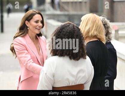 Londres, Angleterre. ROYAUME-UNI. 25 mai 2023. Catherine, princesse de Galles, , portant un costume rose Alexander McQueen, visite le Musée Foundling crédit: Anwa Banque D'Images