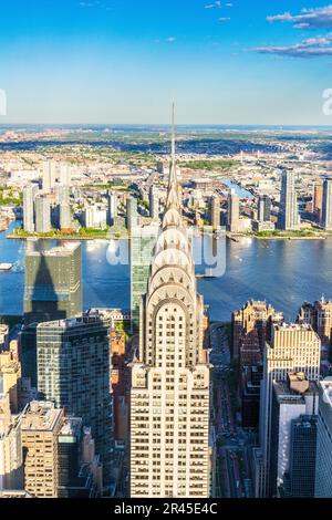 Chrysler Building a s vu de Summit , One Vanderbilt, observation Skyscraper plate-forme miroir intérieur attraction architecturale pour voir Manhattatans Banque D'Images