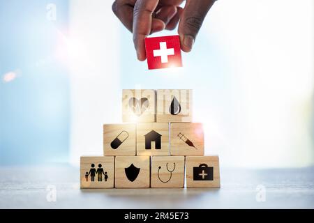 Main, blocs de construction et homme avec croix, médical ou des icônes pour l'investissement, la sécurité et l'assurance. Doigt, choix et homme avec casse-tête pour la santé Banque D'Images