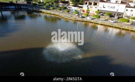 gandu, bahia, brésil - 19 mai 2023 : aérateur de lac vu dans la ville de gandu Banque D'Images