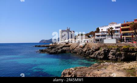 Vue panoramique sur une ville côtière de Cala Rajada, Majorque, Espagne Banque D'Images