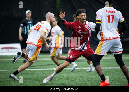 Washington, États-Unis. 07th mai 2023. Le joueur de Breeze AJ Merriman met une marque défensive sur le joueur de Phoenix James Pollard, lors d'un jeu de DC Breeze contre Philadelphie Phoenix de l'ultime dans l'American Ultimate Disc League (AUDL), à Carlini Field, à Washington, DC, on 7 mai, 2023. (Graeme Sloan/Sipa USA) Credit: SIPA USA/Alay Live News Banque D'Images