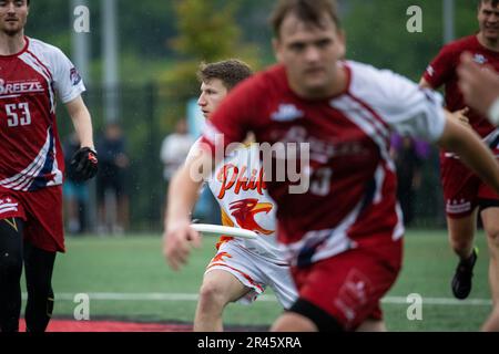 Washington, États-Unis. 07th mai 2023. Le joueur de Phoenix Justin Keller cherche à passer le disque à un coéquipier, lors d'un DC Breeze contre Philadelphie Phoenix jeu de Ultimate dans l'American Ultimate Disc League (AUDL), à Carlini Field, à Washington, DC, on 7 mai, 2023. (Graeme Sloan/Sipa USA) Credit: SIPA USA/Alay Live News Banque D'Images