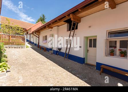 La cour d'une ancienne maison de campagne Banque D'Images