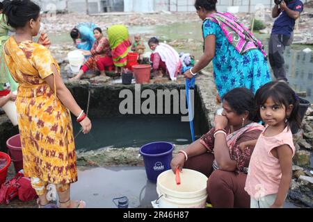 Pénurie d'eau douce,24may2023 dhaka Bangladesh.les habitants de Dhalpur et des environs de la capitale ne peuvent pas utiliser l'eau pour tous les dômes Banque D'Images