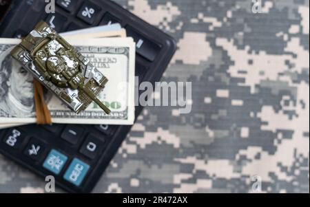 arrière-plan militaire et char à jouets Banque D'Images