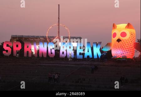 Bitterfeld Wolfen, Allemagne. 26th mai 2023. Le site du festival du Spoutnik SpringBreak. Le festival de musique aura lieu de 26,05 à 29.05.2023 sur la péninsule de Pouch, environ 25 000 jeunes sont attendus. Credit: Sebastian Willnow/dpa/Alay Live News Banque D'Images