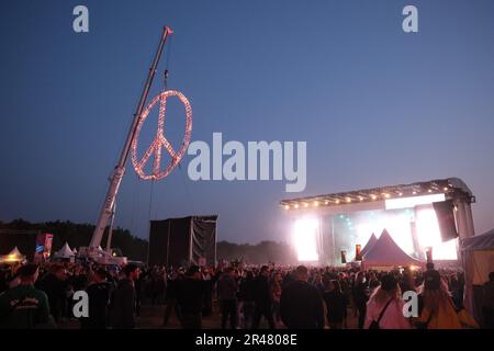 Bitterfeld Wolfen, Allemagne. 26th mai 2023. L'étape principale du Spoutnik SpringBreak. Le festival de musique aura lieu de 26,05 à 29.05.2023 sur la péninsule de Pouch, environ 25 000 jeunes sont attendus. Credit: Sebastian Willnow/dpa/Alay Live News Banque D'Images