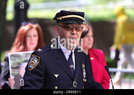 One police Plaza, New York, États-Unis, 26 mai 2023 - New York City Department of Transportation (NYC DOT), New York City police Department (NYPD), Et la NYC taxi and Limousine Commission (TLC) s'est tenue devant One police Plaza aujourd'hui pour annoncer des initiatives majeures visant à lutter contre l'excès de vitesse et la conduite en état d'ivresse avant le week-end du Memorial Day à New York. Photo: Luiz Rampelotto/EuropaNewswire crédit: dpa Picture Alliance/Alay Live News Banque D'Images