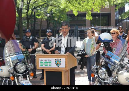One police Plaza, New York, États-Unis, 26 mai 2023 - New York City Department of Transportation (NYC DOT), New York City police Department (NYPD), Et la NYC taxi and Limousine Commission (TLC) s'est tenue devant One police Plaza aujourd'hui pour annoncer des initiatives majeures visant à lutter contre l'excès de vitesse et la conduite en état d'ivresse avant le week-end du Memorial Day à New York. Photo: Luiz Rampelotto/EuropaNewswire crédit: dpa Picture Alliance/Alay Live News Banque D'Images