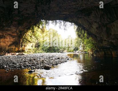 Une vue panoramique sur l'arche de la porte de Moria en Nouvelle-Zélande, île du Sud Banque D'Images